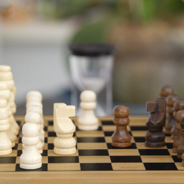 Set de vino con juego de ajedrez Chessy - Imagen 15