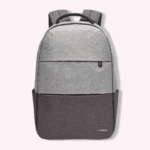 fondo rosado con mochila gris